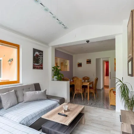 Attractive With Terrace Apartment Neukirchen am Grossvenediger